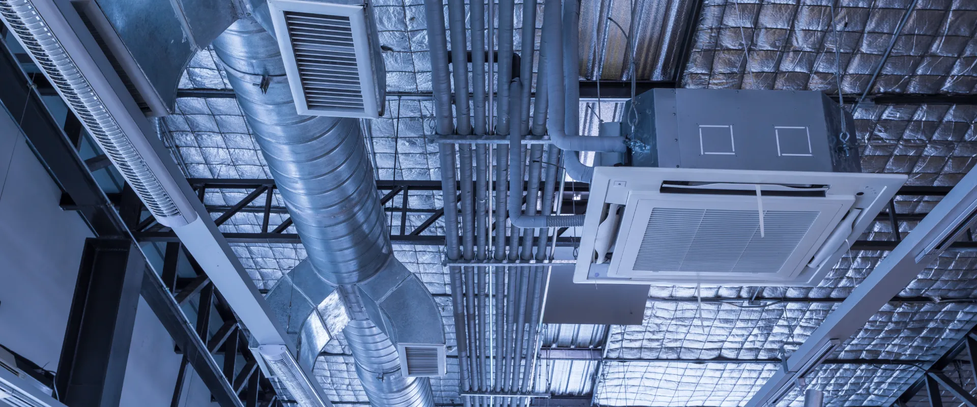 Klimatyzacja przemysłowa zawieszona pod sufitem
