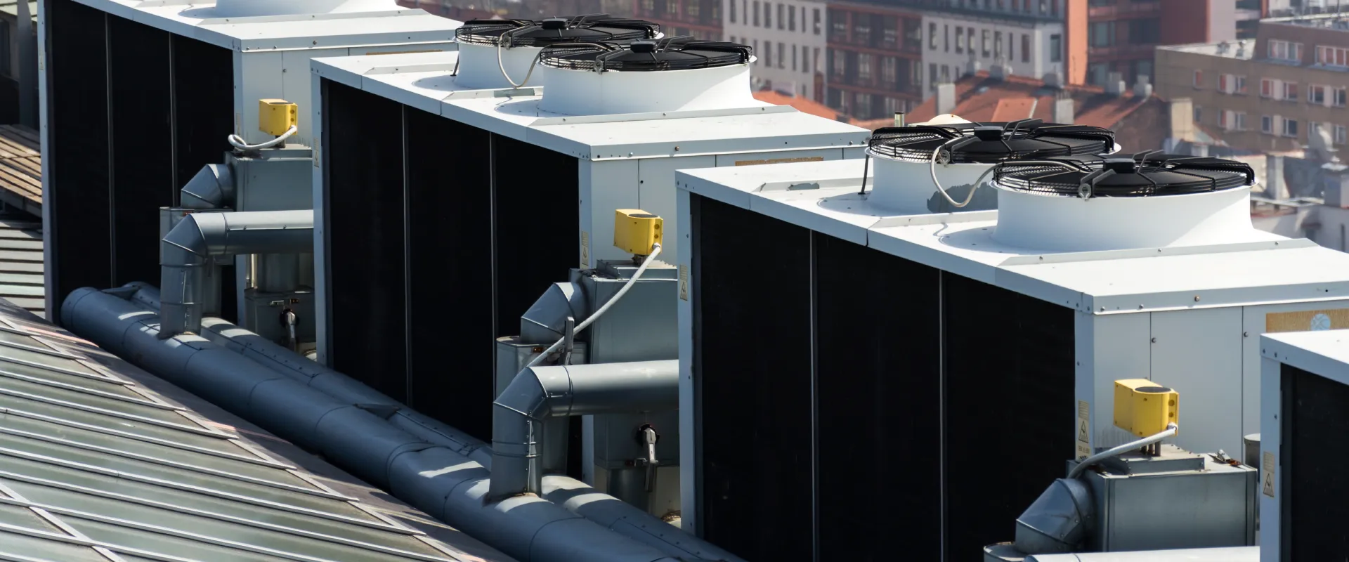 Klimatyzacja VRF na dachu budynku