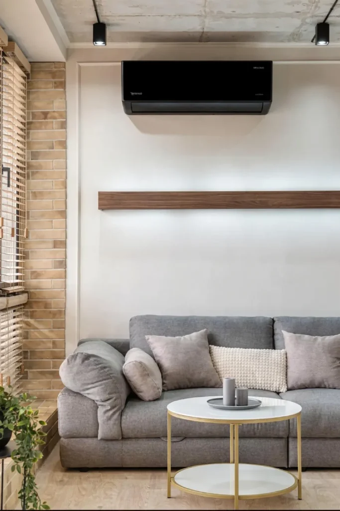 Klimatyzator Rotenso Teta Mirror x zamontowany w nowoczesnym eleganckim mieszkaniu