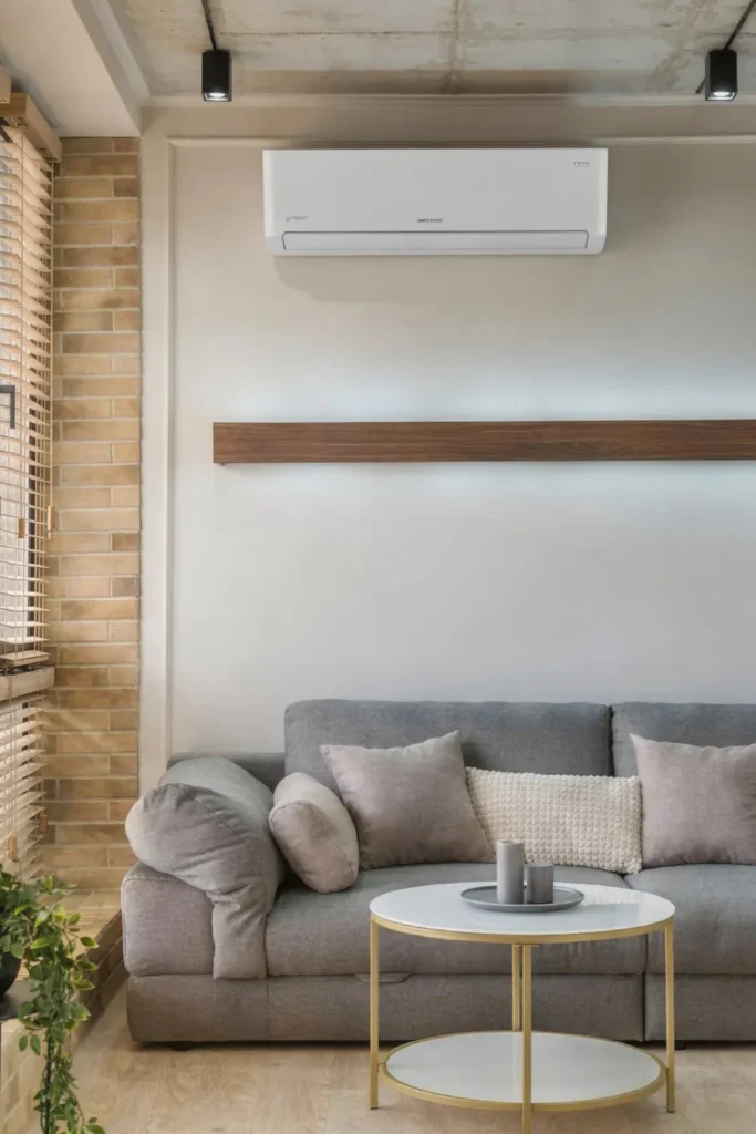 Klimatyzator Rotenso Teta x zamontowany w nowoczesnym eleganckim domu