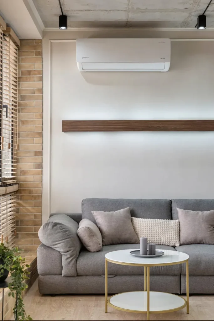 Klimatyzator Rotenso Ukura H zamontowany w nowoczesnym eleganckim mieszkaniu