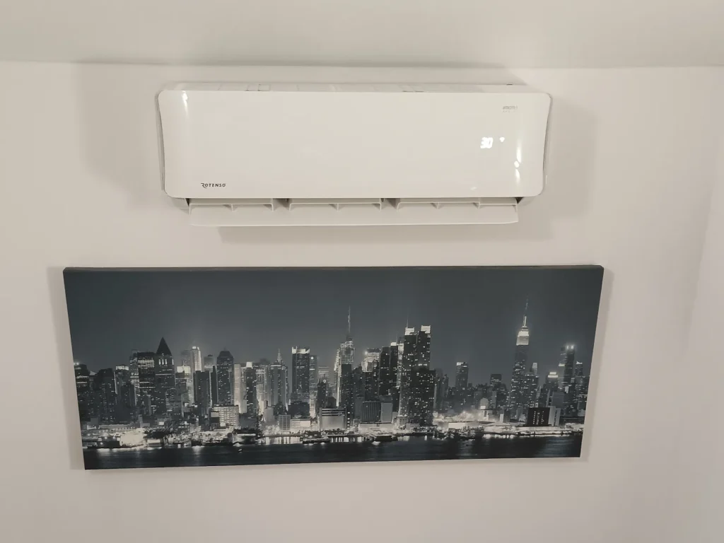 Klimatyzacja Zwierzyniec zamontowana na klatce schodowej w domu