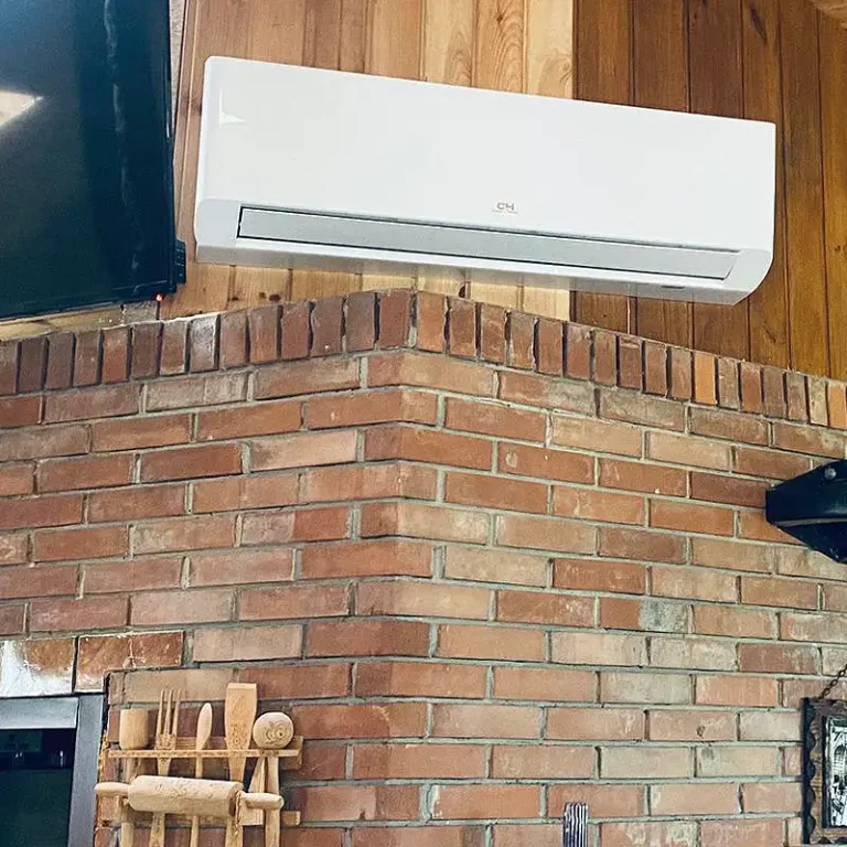 montaż klimatyzacji w pensjonacie - jednostka wewnętrzna w restauracji