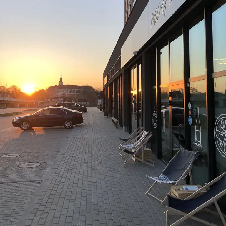 montaż klimatyzacji w pizzerii, lokal