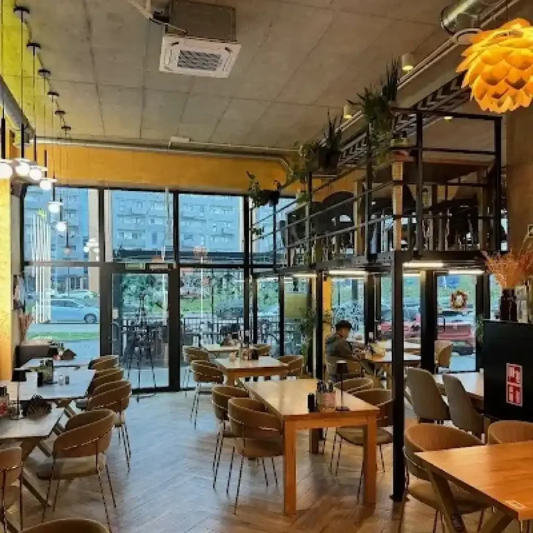 montaż klimatyzacji w pizzerii, sala główna