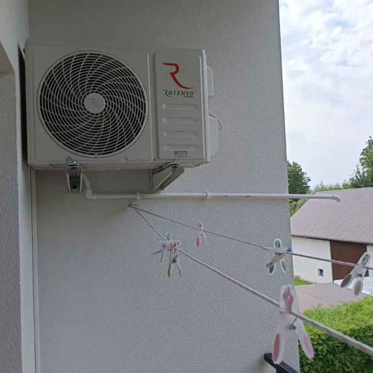 montaż klimatyzatorów Rotenso w mieszkaniach, klimatyzator revio jednostka zewnętrzna zamontowana na balkonie