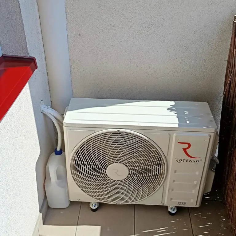 montaż klimatyzatorów Rotenso w mieszkaniach, klimatyzator teta jednostka zewnętrzna zamontowana na balkonie